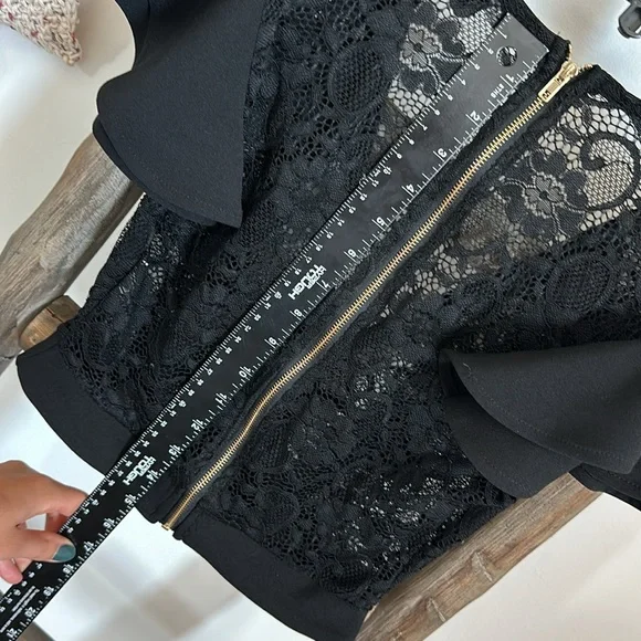 Amanza Ruffle Sleeve Black Lace Blouse / Size Small - Picture 10 of 10